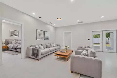 Living - 1603 Wright Dr, Lakeland, FL 33805 photo 3 of 6