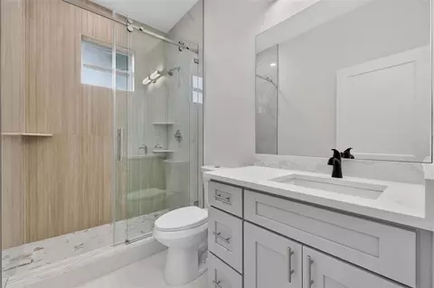 Bath - 1603 Wright Dr, Lakeland, FL 33805 photo 5 of 5