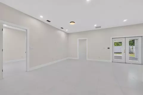 Living - 1603 Wright Dr, Lakeland, FL 33805 photo 2 of 6