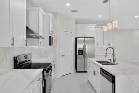 Kitchen - 1603 Wright Dr, Lakeland, FL 33805 photo 7 of 9