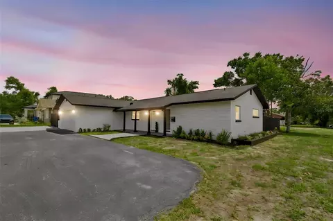 1530 49th St N, Saint Petersburg, FL 33710