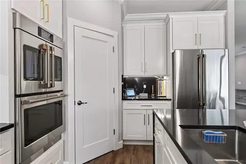 Kitchen - 17618 Polo Trl, Bradenton, FL 34211 photo 4 of 8