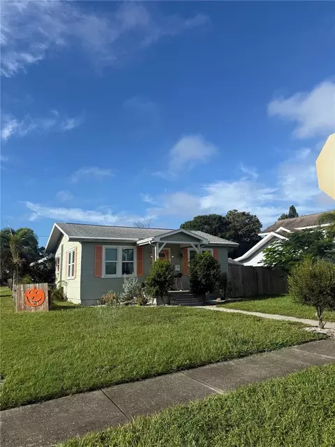 145 NE Lincoln Cir N, Saint Petersburg, FL 33702