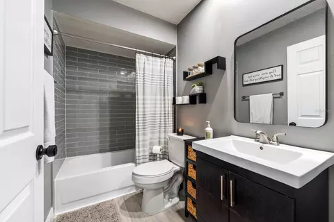 Bath - 1518 Westerly Dr, Brandon, FL 33511 photo 3 of 3