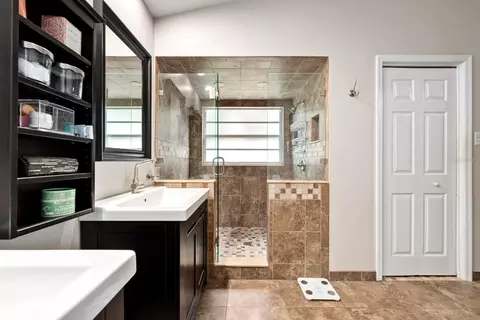 Bath - 1518 Westerly Dr, Brandon, FL 33511 photo 2 of 3