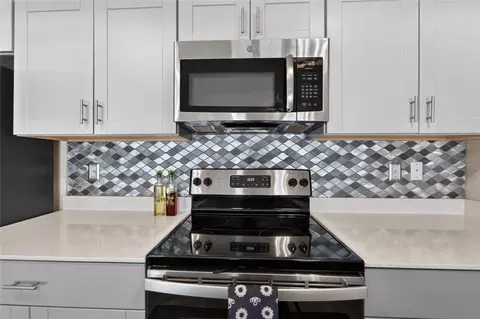 Kitchen - 12820 Bent Twig Dr, Riverview, FL 33579 photo 3 of 6