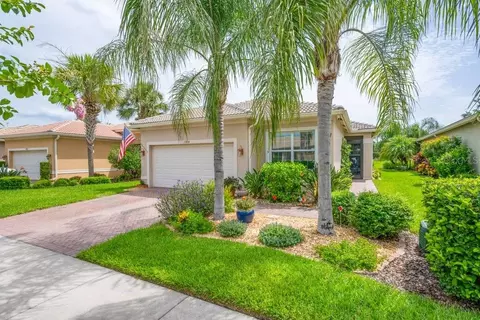 15824 Amber Falls Dr, Wimauma, FL 33598