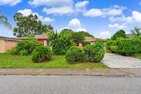 9641 Lakeside Ln, Port Richey, FL 34668