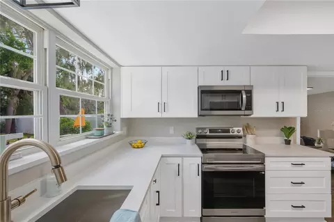 Kitchen - 122 Windy Pl, Brandon, FL 33511 photo 4 of 5