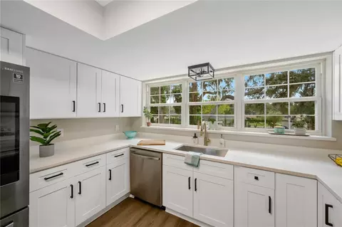 Kitchen - 122 Windy Pl, Brandon, FL 33511 photo 3 of 5