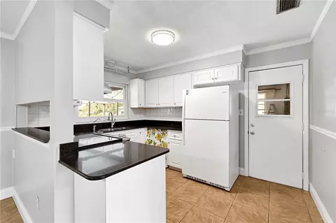 Kitchen - 4314 Lark Dr, Dover, FL 33527 photo 1 of 4