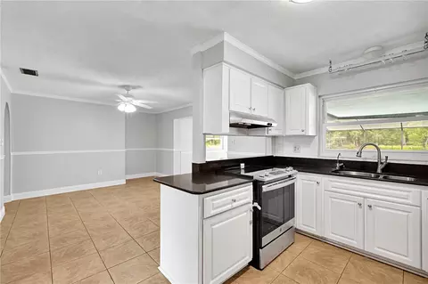 Kitchen - 4314 Lark Dr, Dover, FL 33527 photo 2 of 4