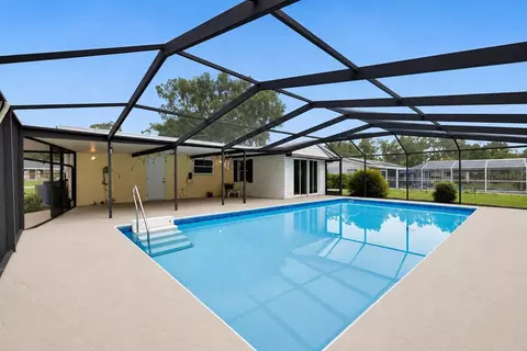 Exterior - 4314 Lark Dr, Dover, FL 33527 photo 7 of 11