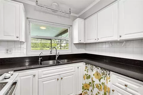 Kitchen - 4314 Lark Dr, Dover, FL 33527 photo 4 of 4