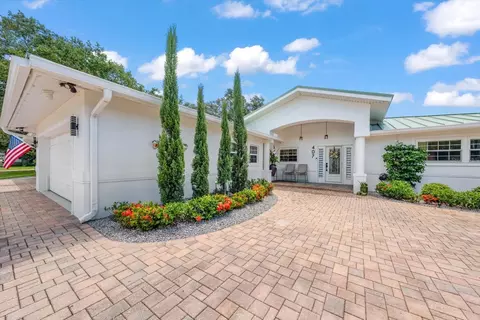Exterior - 407 Harbor View Ln, Largo, FL 33770 photo 2 of 5