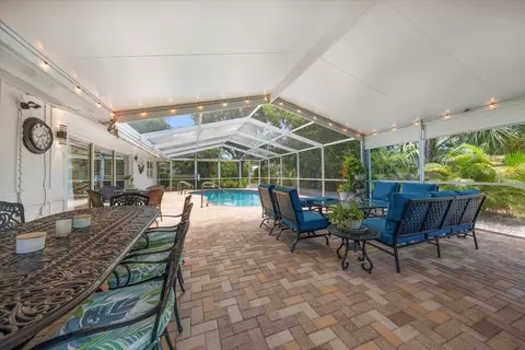 Exterior - 407 Harbor View Ln, Largo, FL 33770 photo 5 of 5