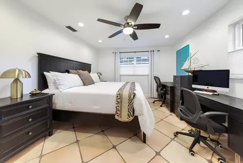 Bedroom - 407 Harbor View Ln, Largo, FL 33770 photo 1 of 6