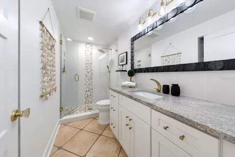 Bath - 407 Harbor View Ln, Largo, FL 33770 photo 3 of 3