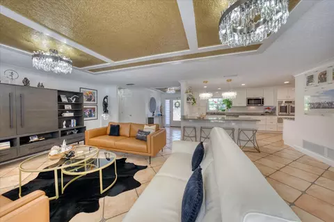 Living - 407 Harbor View Ln, Largo, FL 33770 photo 2 of 3