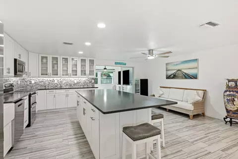 Kitchen - 601 Shore Dr E, Oldsmar, FL 34677 photo 3 of 6