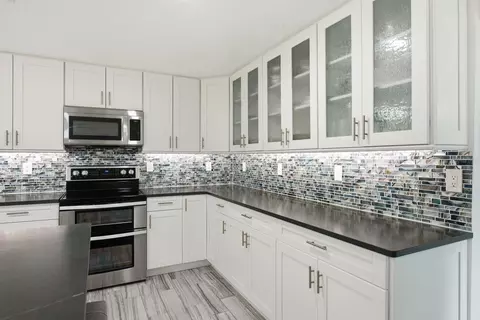 Kitchen - 601 Shore Dr E, Oldsmar, FL 34677 photo 4 of 6