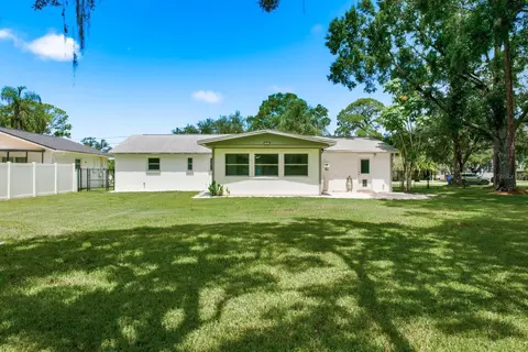 Exterior - 601 Shore Dr E, Oldsmar, FL 34677 photo 5 of 7