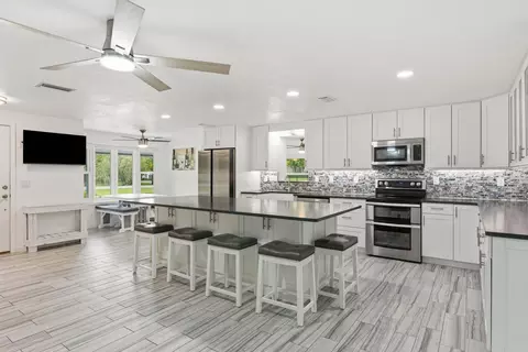 Kitchen - 601 Shore Dr E, Oldsmar, FL 34677 photo 5 of 6