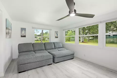 Living - 601 Shore Dr E, Oldsmar, FL 34677 photo 1 of 2