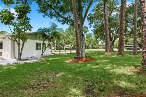 Exterior - 601 Shore Dr E, Oldsmar, FL 34677 photo 2 of 7