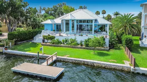 838 SW Kings Bay Dr, Crystal River, FL 34429
