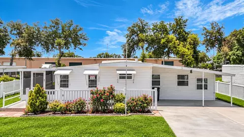 39032 Ola Ave, Zephyrhills, FL 33542