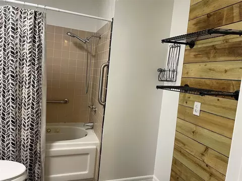 Bath - 1601 Stephens Rd, Ruskin, FL 33570 photo 3 of 3