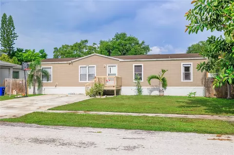 12275 Cross St, Largo, FL 33773