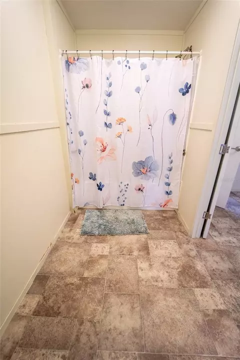 Bath - 11634 Mcmullen Loop, Riverview, FL 33569 photo 4 of 6