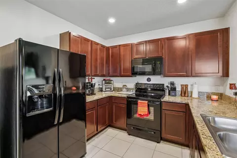 Kitchen - 11008 Leland Groves Dr, Riverview, FL 33579 photo 2 of 4