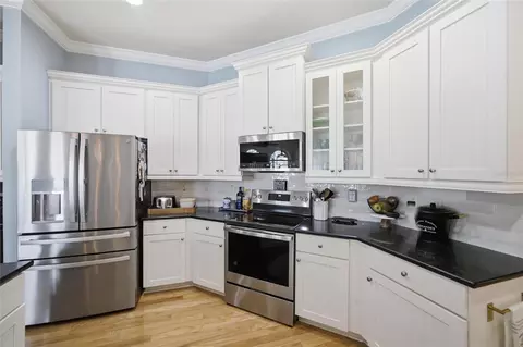 Kitchen - 2013 Raven Manor Dr, Dover, FL 33527 photo 2 of 4