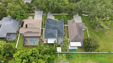 View/Area - 2013 Raven Manor Dr, Dover, FL 33527 photo 2 of 6