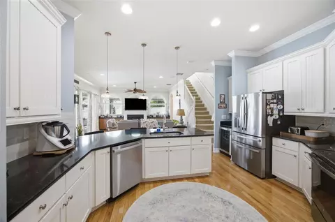 Kitchen - 2013 Raven Manor Dr, Dover, FL 33527 photo 1 of 4