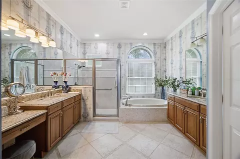Bath - 2013 Raven Manor Dr, Dover, FL 33527 photo 1 of 6