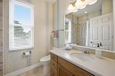 Bath - 2013 Raven Manor Dr, Dover, FL 33527 photo 6 of 6