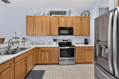 Kitchen - 1314 Rowantree Dr, Dover, FL 33527 photo 4 of 5