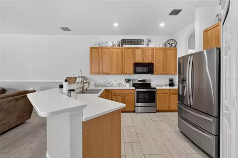 Kitchen - 1314 Rowantree Dr, Dover, FL 33527 photo 3 of 5