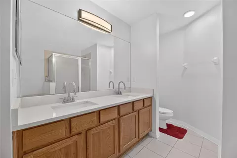 Bath - 9212 River Rock Ln, Riverview, FL 33578 photo 2 of 4