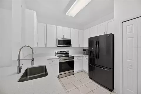 Kitchen - 9212 River Rock Ln, Riverview, FL 33578 photo 2 of 3