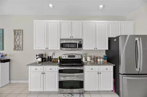 Kitchen - 12419 Riverglen Dr, Riverview, FL 33569 photo 6 of 7