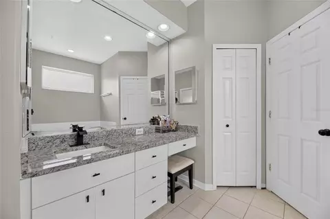 Bath - 12419 Riverglen Dr, Riverview, FL 33569 photo 5 of 7