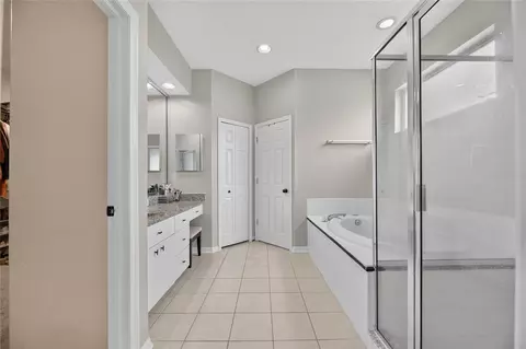 Bath - 12419 Riverglen Dr, Riverview, FL 33569 photo 4 of 7