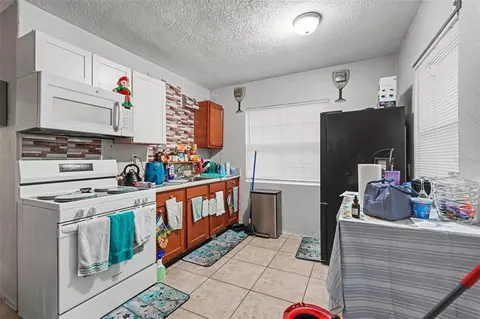 Kitchen - 10598 106th Ave, Largo, FL 33773 photo 3 of 3