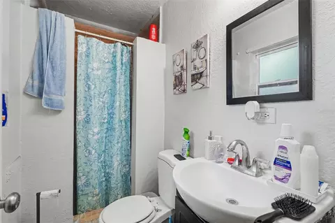 Bath - 10598 106th Ave, Largo, FL 33773 photo 2 of 2
