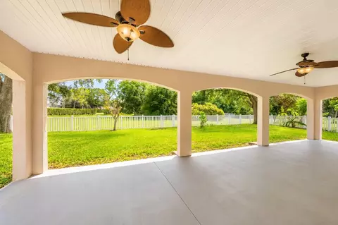 Exterior - 4716 Mapletree Loop, Wesley Chapel, FL 33543 photo 3 of 6